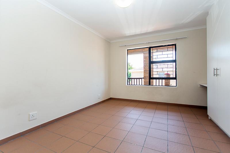 2 Bedroom Property for Sale in Oakglen Western Cape